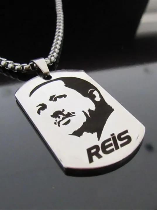 Recep Tayyip Erdoğan Figürlü Reis Yazılı Çelik Künye Kolye Recep Tayyip Erdoğan Figürlü Reis Yazılı Çelik Künye Kolye