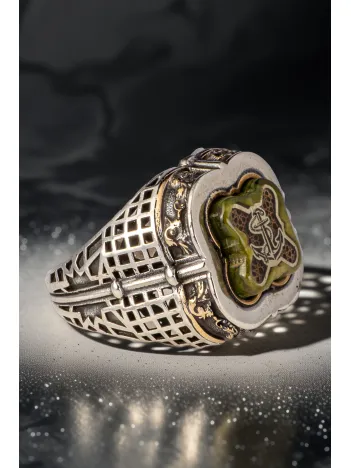 Erkek Yeşil Kehribar Taşlı Çapa Motifli Yanı Hançer 925 Ayar Gümüş Yüzük