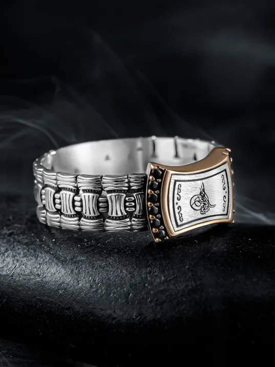 Erkek Gümüş Yüzük - Örgü Model Zirkon Taşlı Osmanlı Tuğrası İşlemeli Erkek Yüzük Erkek Gümüş Yüzük - Örgü Model Zirkon Taşlı Osmanlı Tuğrası İşlemeli Erkek Yüzük