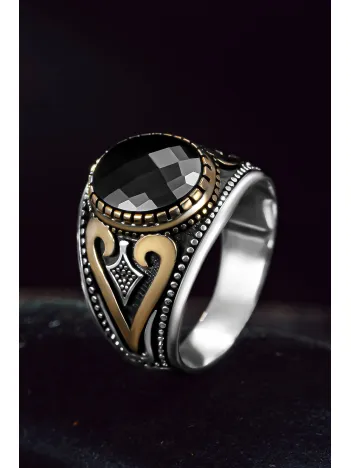 Erkek Gümüş Yüzük - Siyah Oniks Taşlı Yanı İşlemeli 925 Ayar Erkek Yüzük Erkek Gümüş Yüzük - Siyah Oniks Taşlı Yanı İşlemeli 925 Ayar Erkek Yüzük