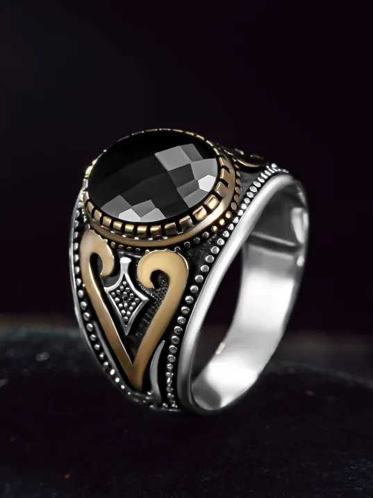 Erkek Gümüş Yüzük - Siyah Oniks Taşlı Yanı İşlemeli 925 Ayar Erkek Yüzük