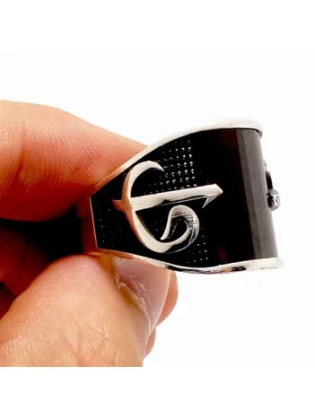 Vav Elif İşlemeli Siyah Taşlı Erkek Gümüş Yüzük