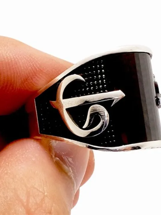 Vav Elif İşlemeli Siyah Taşlı Erkek Gümüş Yüzük