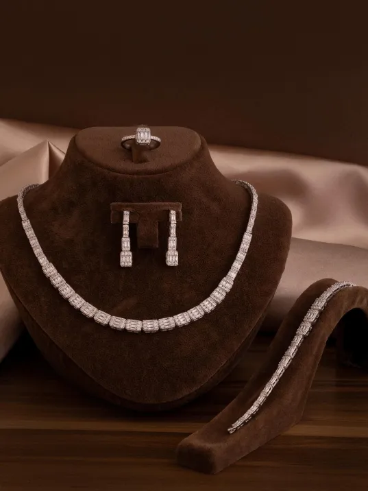 Kadın Gümüş Takı Seti - Mehtap Baget Taşlı Kolye, Bileklik, Yüzük, Küpe Tam Set Kadın Gümüş Takı Seti - Mehtap Baget Taşlı Kolye, Bileklik, Yüzük, Küpe Tam Set