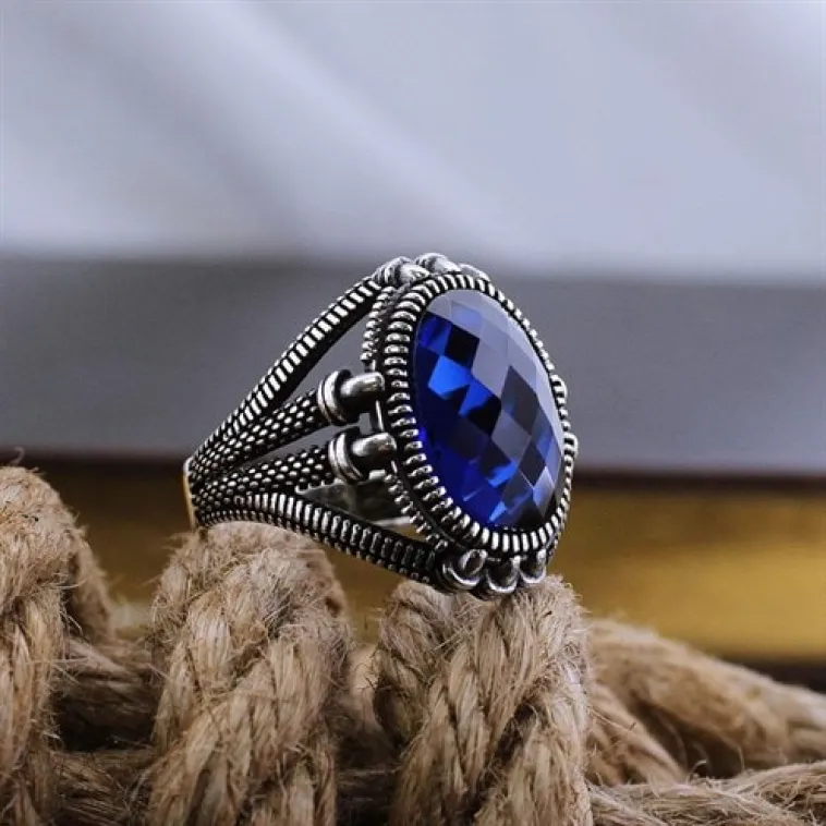 Lacivert Safir Kristal Kesim Taşlı Pençe Model Özel Seri Erkek Gümüş Yüzük Lacivert Safir Kristal Kesim Taşlı Pençe Model Özel Seri Erkek Gümüş Yüzük