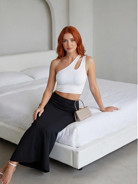 Kadın Beyaz Tek Omuz Cut Out Detaylı Crop Top Bluz – Şık, Rahat Ve Kolay Kombinlenebilir