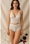Kadın Beyaz Dantel Bralet Şort Takımı – Romantik Ve Zarif İç Giyim Kadın Beyaz Dantel Bralet Şort Takımı – Romantik Ve Zarif İç Giyim