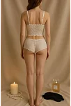 Kadın Beyaz Dantel Bralet Şort Takımı – Romantik Ve Zarif İç Giyim Kadın Beyaz Dantel Bralet Şort Takımı – Romantik Ve Zarif İç Giyim