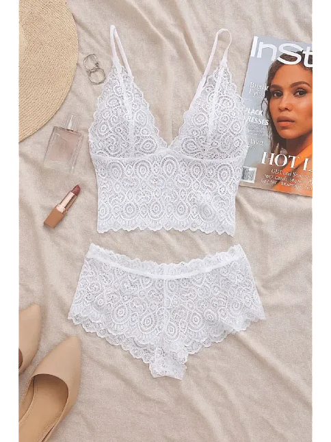 Kadın Beyaz Dantel Bralet Şort Takımı – Romantik Ve Zarif İç Giyim Kadın Beyaz Dantel Bralet Şort Takımı – Romantik Ve Zarif İç Giyim