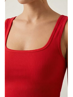 Kadın Kırmızı Kalın Askılı Crop Top Büstiyer – Modern Ve Şık Tasarım