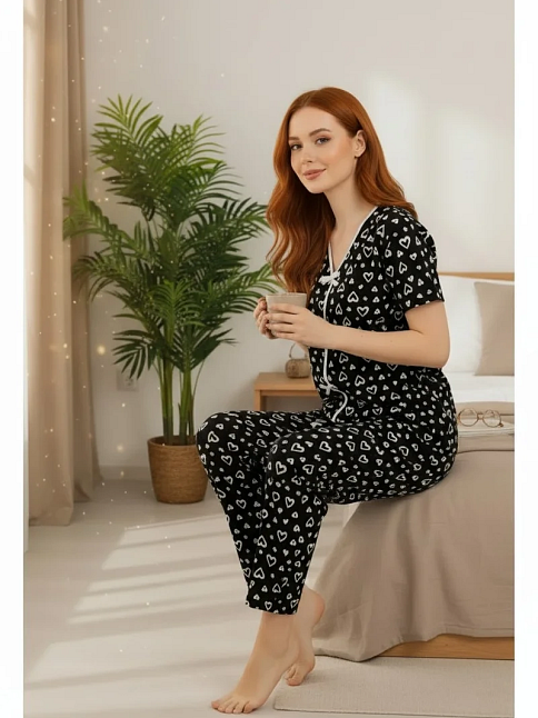 Kadın Siyah Kalp Desenli Fiyonklu Kısa Kollu Uzun Pijama Takımı