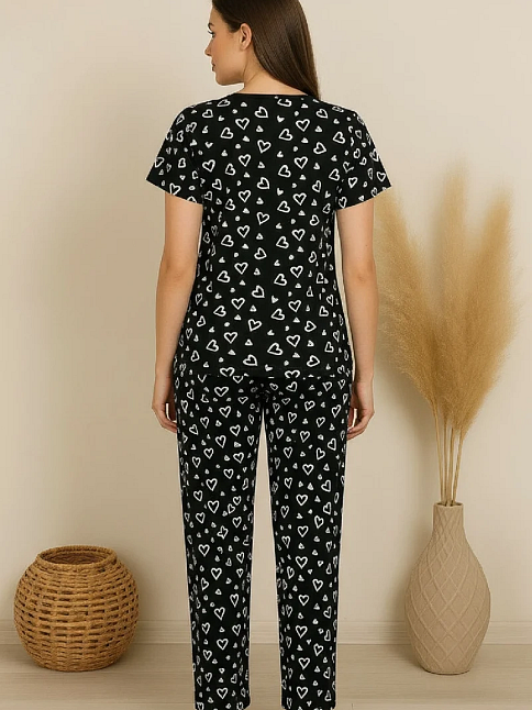 Kadın Siyah Kalp Desenli Fiyonklu Kısa Kollu Uzun Pijama Takımı