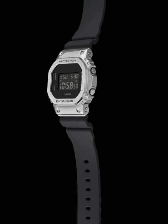Casio G-Shock GM-5600-1DR Erkek Kol Saati