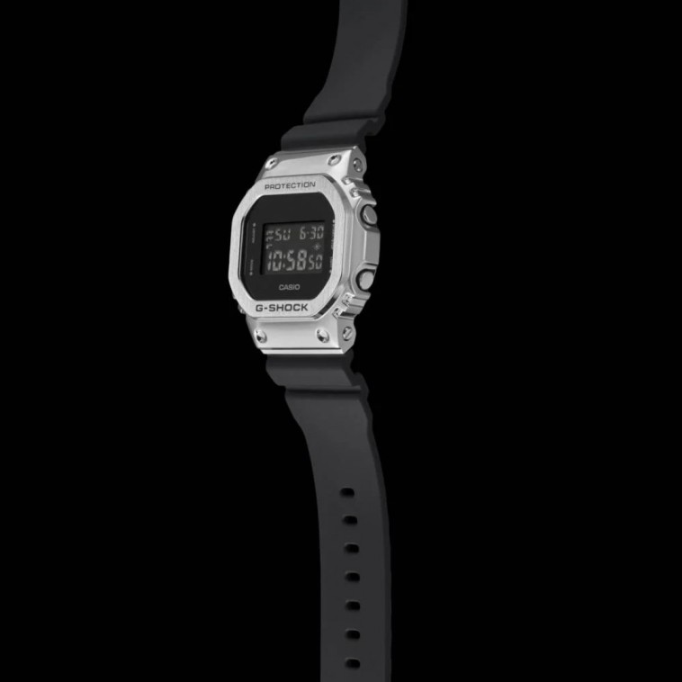 Casio G-Shock GM-5600-1DR Erkek Kol Saati Casio G-Shock GM-5600-1DR Erkek Kol Saati
