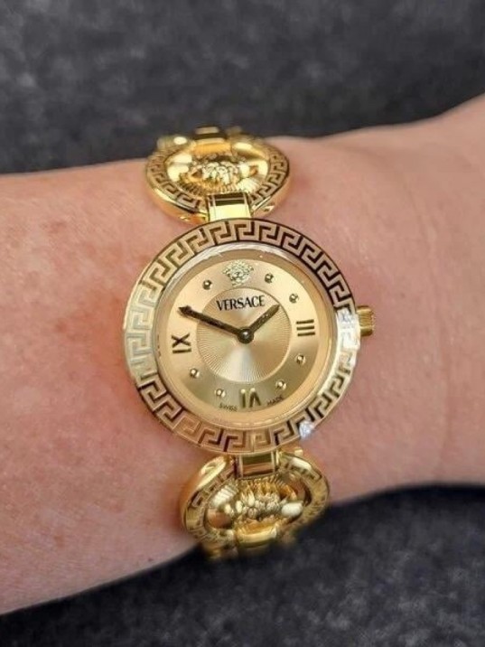 Versace VRSCVEWCA0524 Kadın Kol Saati VEWCA0524 Versace VRSCVEWCA0524 Kadın Kol Saati VEWCA0524