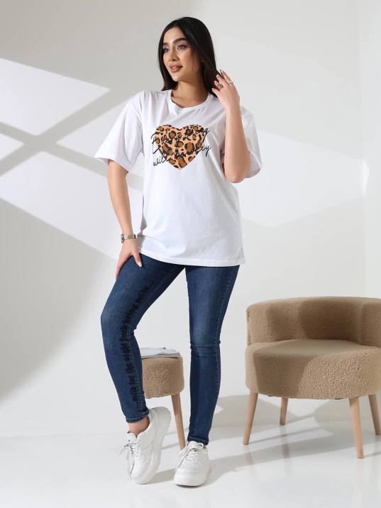 Leopar kalp baskılı tişört Leopar kalp baskılı tişört
