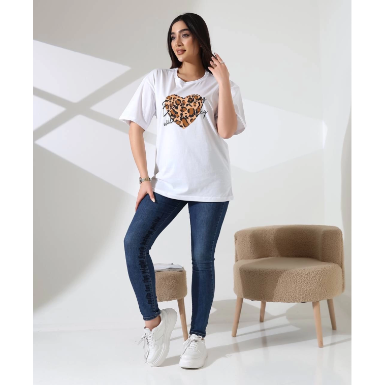 Leopar kalp baskılı tişört Leopar kalp baskılı tişört