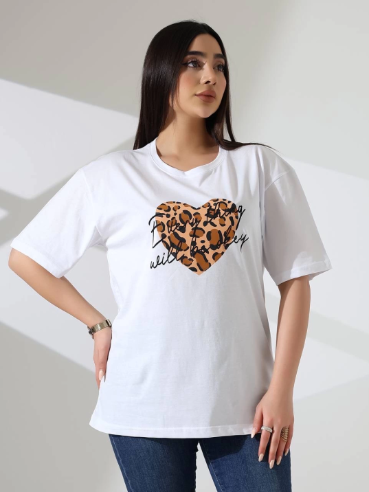 Leopar kalp baskılı tişört Leopar kalp baskılı tişört