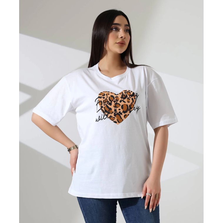 Leopar kalp baskılı tişört Leopar kalp baskılı tişört