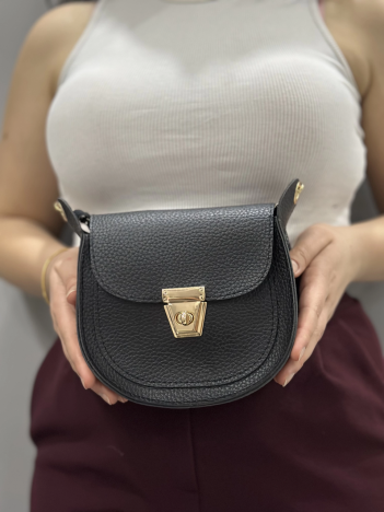 Klasik kapaklı siyah cilt çanta