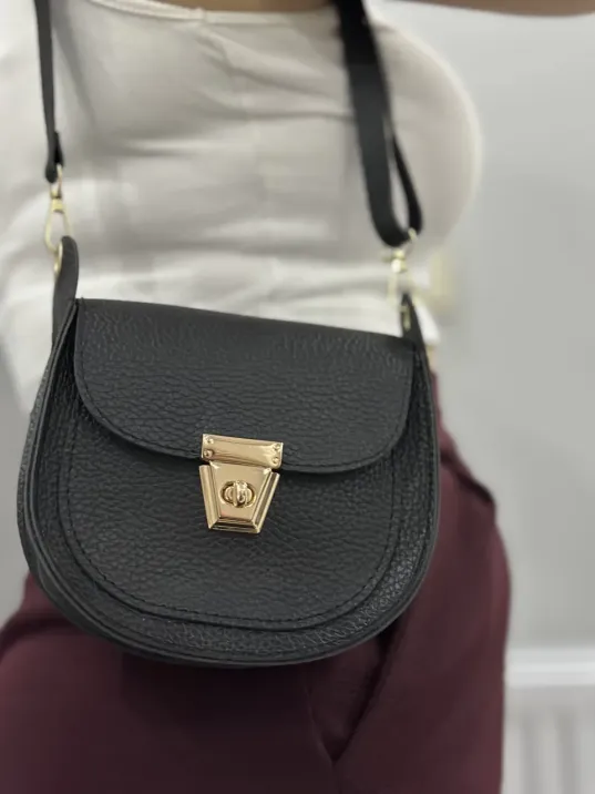 Klasik Kapaklı Siyah Cilt Çanta