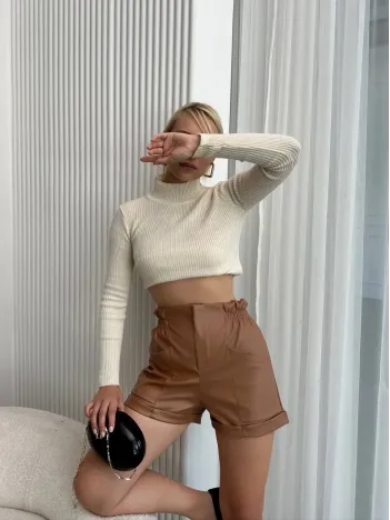 Beli Lastikli Deri Şort Kahve H24605 Beli Lastikli Deri Şort Kahve H24605