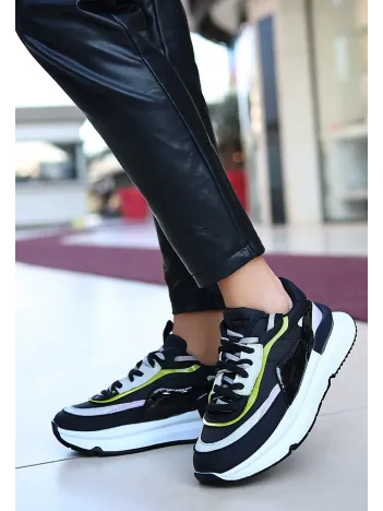 Aleh Siyah Cilt Lila Detaylı Spor Ayakkabı