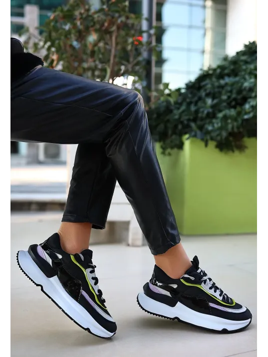 Aleh Siyah Cilt Lila Detaylı Spor Ayakkabı