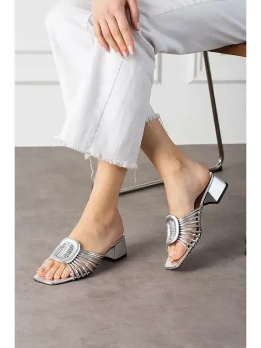 Anca Gümüş Rugan Topuklu Terlik Anca Gümüş Rugan Topuklu Terlik