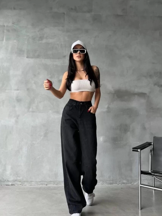 Arkadan tokalı jeans pantolon Siyah Arkadan tokalı jeans pantolon Siyah