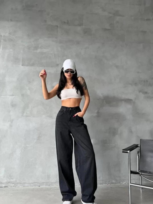 Arkadan tokalı jeans pantolon Siyah Arkadan tokalı jeans pantolon Siyah