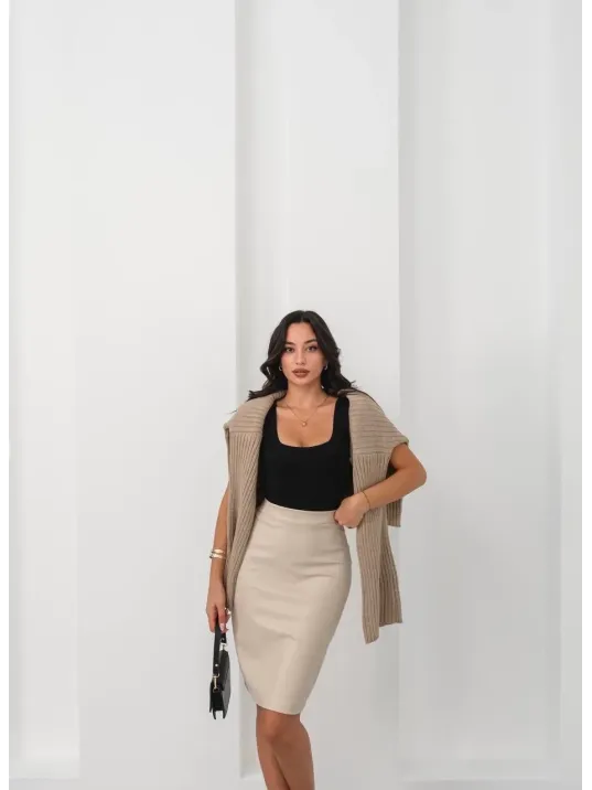 Arkadan Yırtmaçlı Kalem Etek Bej