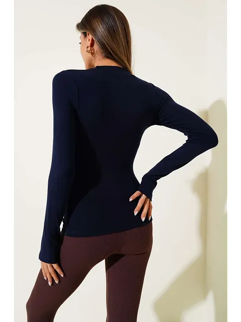 Basic Parmak Geçirme Detaylı Bluz Lacivert T4266