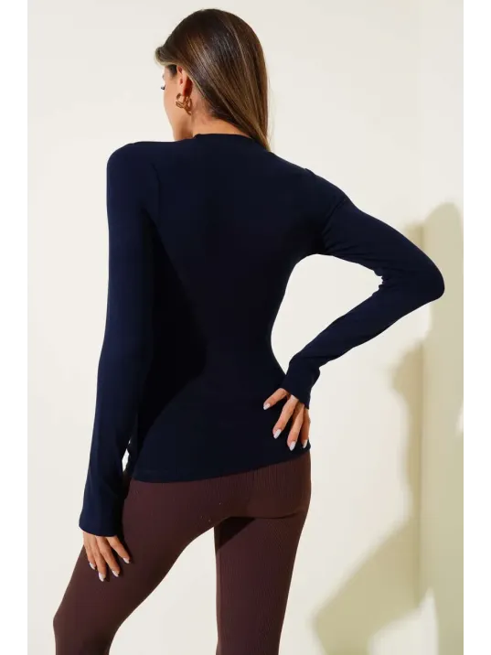 Basic Parmak Geçirme Detaylı Bluz Lacivert T4266