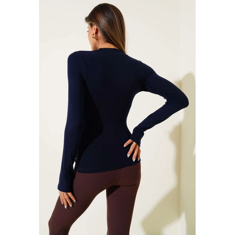 Basic Parmak Geçirme Detaylı Bluz Lacivert T4266 Basic Parmak Geçirme Detaylı Bluz Lacivert T4266