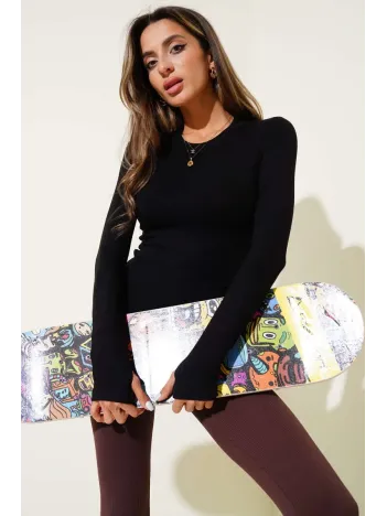 Basic Parmak Geçirme Detaylı Bluz Siyah T4266