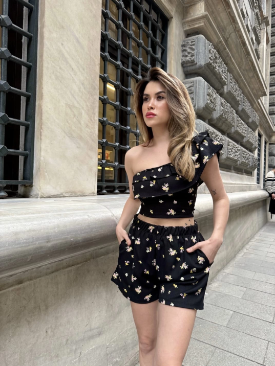 Baskılı fırfırlı şortlu takım Baskılı fırfırlı şortlu takım