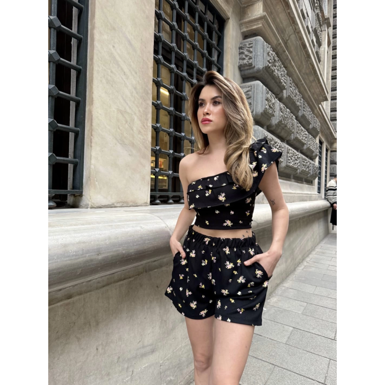 Baskılı fırfırlı şortlu takım Baskılı fırfırlı şortlu takım