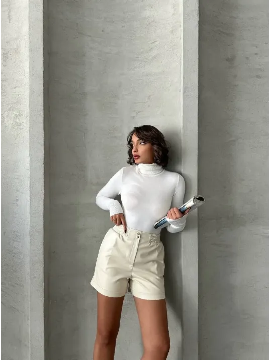 Beli Lastikli Çıtçıtlı Deri Şort Krem W241007