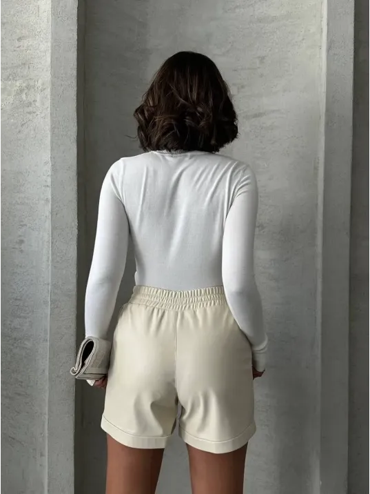 Beli Lastikli Çıtçıtlı Deri Şort Krem W241007