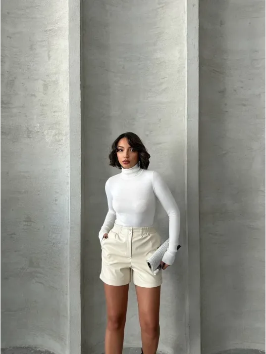 Beli Lastikli Çıtçıtlı Deri Şort Krem W241007