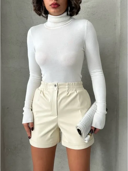 Beli Lastikli Çıtçıtlı Deri Şort Krem W241007