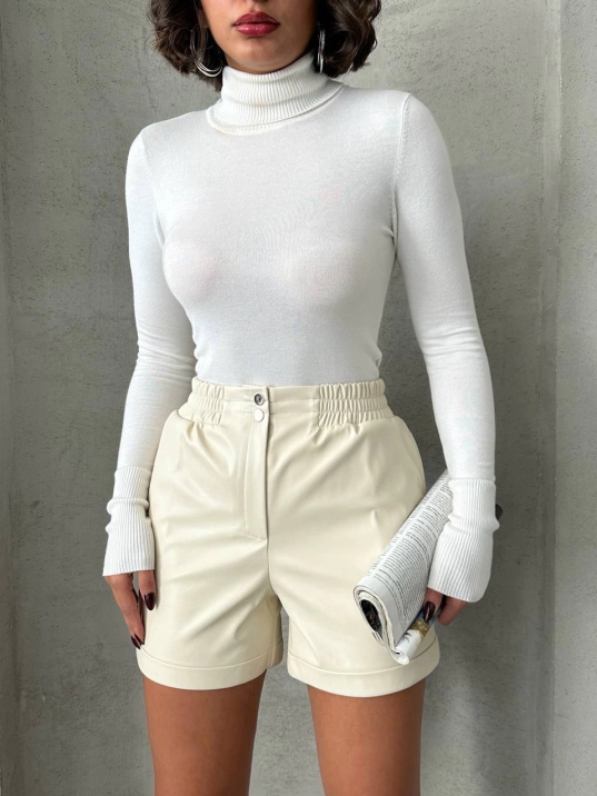 Beli lastikli çıtçıtlı deri şort krem w241007 Beli lastikli çıtçıtlı deri şort krem w241007