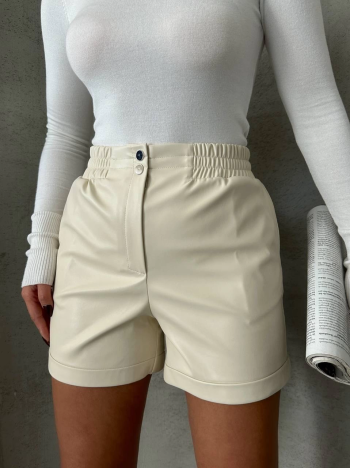Beli lastikli çıtçıtlı deri şort krem w241007 Beli lastikli çıtçıtlı deri şort krem w241007