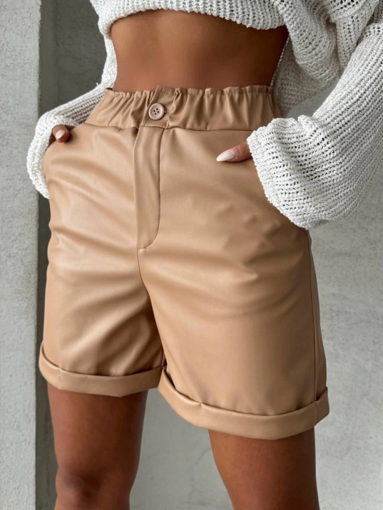 Beli lastikli duble paça deri şort bej w24755 Beli lastikli duble paça deri şort bej w24755