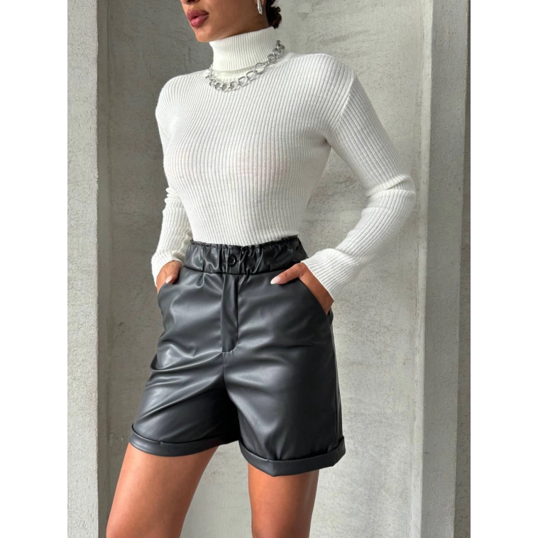 Beli lastikli duble paça deri şort siyah w24755 Beli lastikli duble paça deri şort siyah w24755