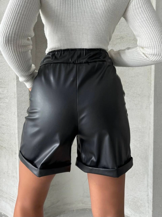 Beli lastikli duble paça deri şort siyah w24755 Beli lastikli duble paça deri şort siyah w24755