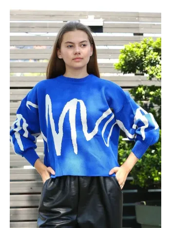 Beyaz Çizgili Bisiklet Yaka Kazak Saksmavisi Beyaz Çizgili Bisiklet Yaka Kazak Saksmavisi