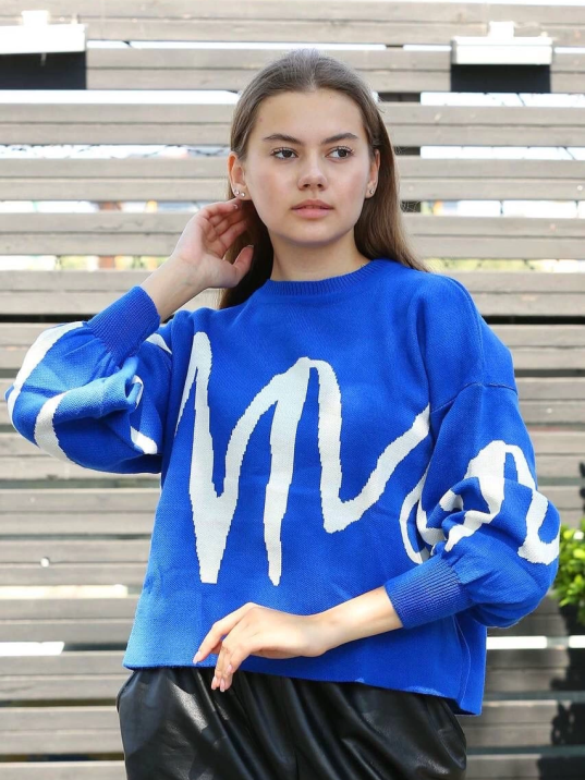 Beyaz çizgili bisiklet yaka kazak saksmavisi Beyaz çizgili bisiklet yaka kazak saksmavisi