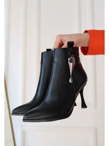 Biort Siyah Cilt Topuklu Bot Biort Siyah Cilt Topuklu Bot